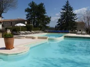 Hotel Charembeau