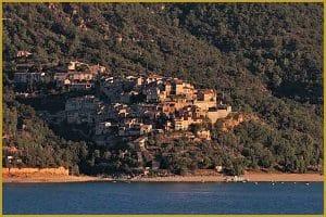 découvrez sainte-croix, un village provençal charmant où l'authenticité et la beauté des paysages se rencontrent. flânez dans ses ruelles pittoresques, savourez les spécialités locales et laissez-vous envoûter par l'ambiance paisible de ce joyau du sud de la france.