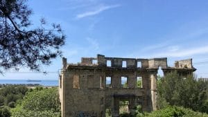 découvrez manosque, un joyau de provence, où charme, culture et paysages magnifiques se rencontrent. explorez ses ruelles pittoresques, ses marchés colorés et sa riche histoire, tout en savourant la délicieuse gastronomie locale.