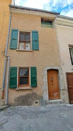 découvrez le charme unique de mézel, un petit village pittoresque niché au cœur de la nature. admirez ses paysages enchanteurs, son patrimoine historique et ses activités locales qui vous plongeront dans l'authenticité de la provence.