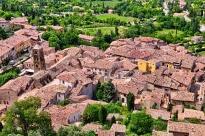 découvrez lurs, un village pittoresque niché au cœur de la provence, où charmantes ruelles pavées et paysages enchanteurs s'unissent pour offrir une expérience authentique. explorez son riche patrimoine historique et profitez de vues imprenables sur la nature environnante.