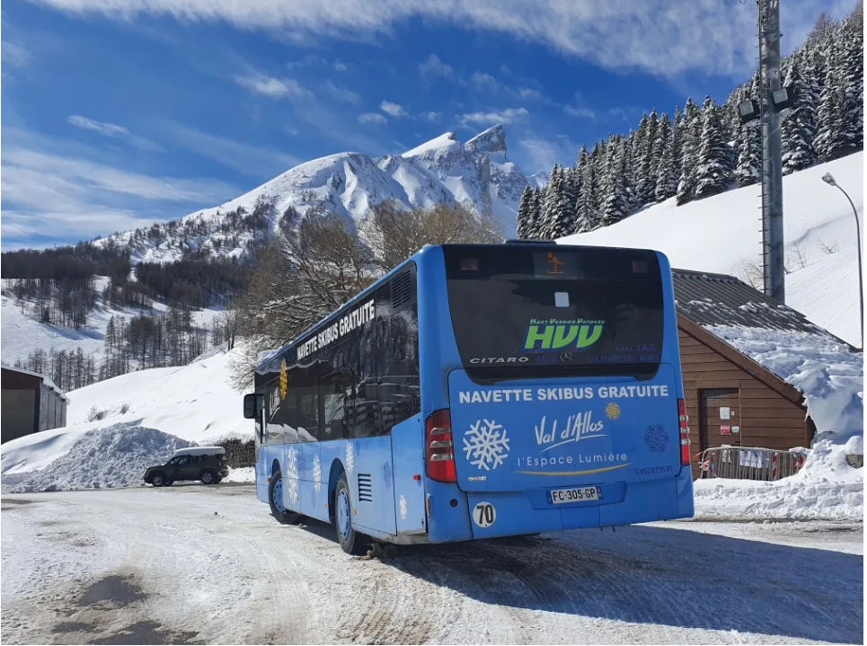 découvrez la webcam du val d'allos pour suivre en temps réel les conditions météorologiques et l'enneigement. profitez d'une vue imprenable sur les pistes et planifiez vos activités de ski ou de randonnée dans cet écrin de nature.