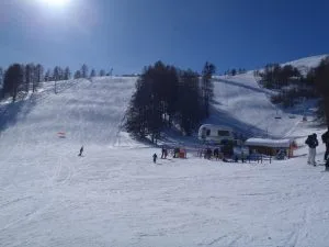 découvrez la webcam larche, un outil en temps réel pour admirer les paysages magnifiques de la région. suivez les conditions météorologiques et les activités locales grâce à notre streaming live. restez connecté à la nature depuis chez vous !
