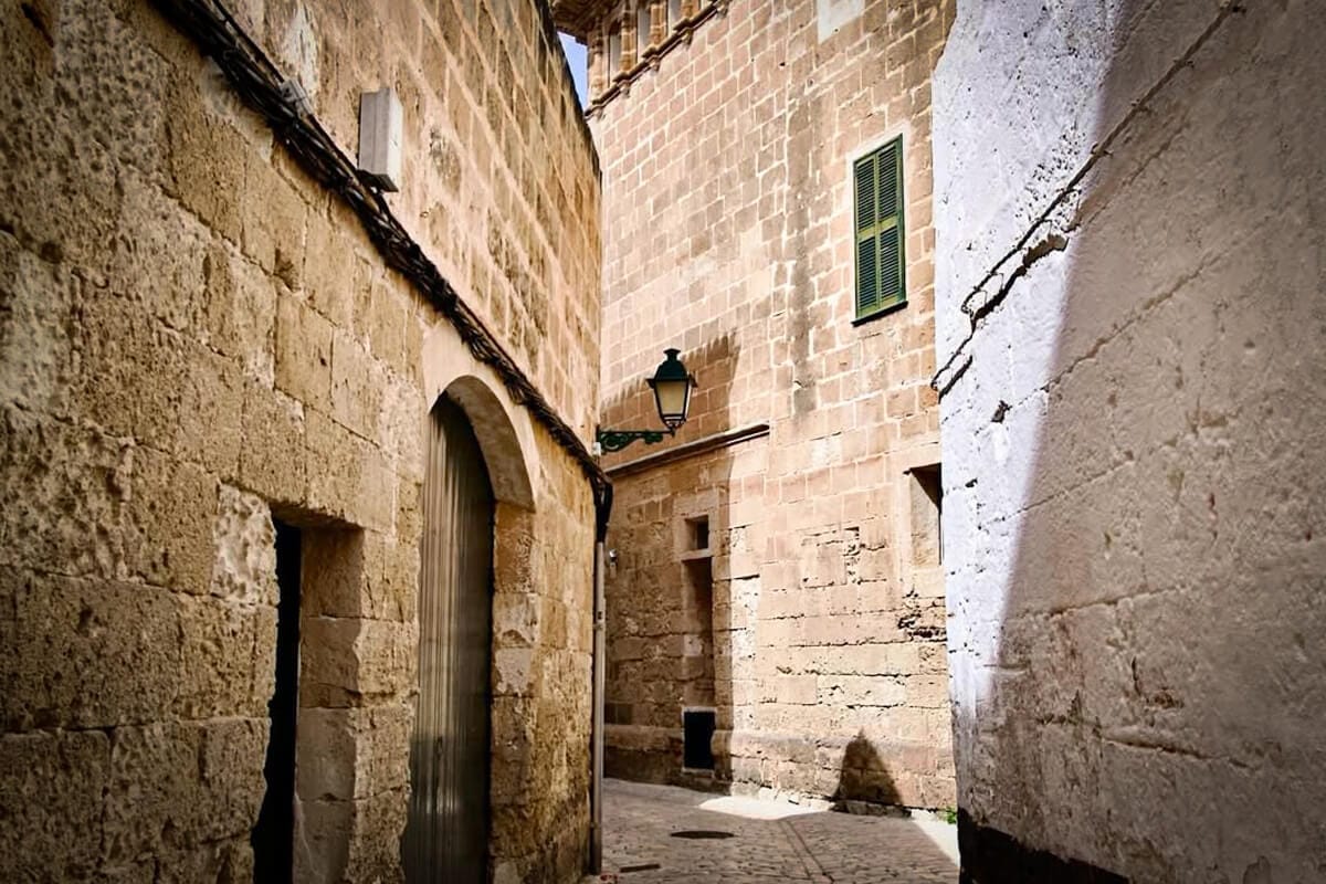 Visiter Angles - Village des Alpes-de-Haute-Provence