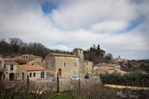 Visiter-Sainte-Croix-à-Lauze---Village-des-Alpes-de-Haute-Provence